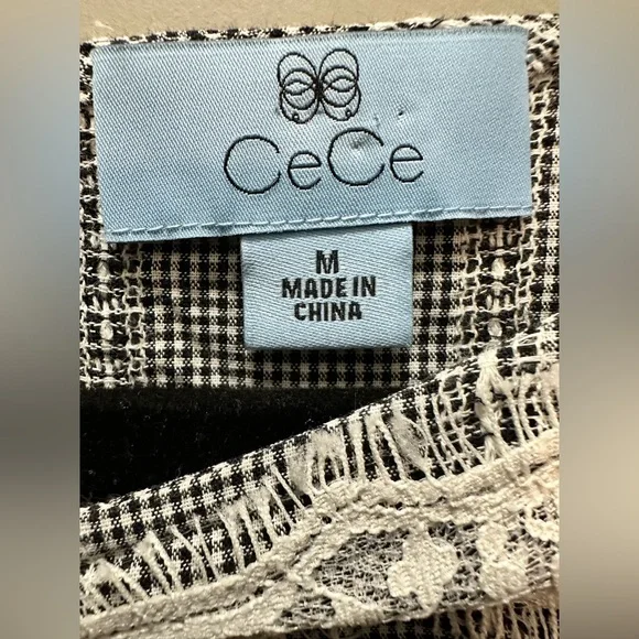 CeCe Size M Cotton Bell Sleeve Top NWOT - Picture 4 of 7